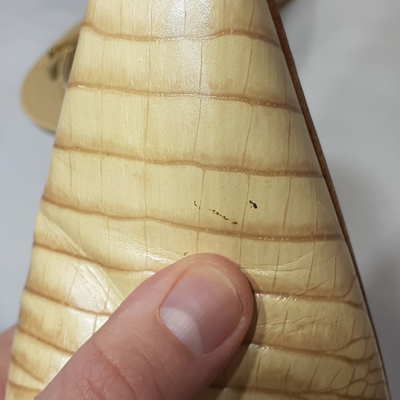 Salvatore Ferragamo cream and tan heels - Picture 9 of 11